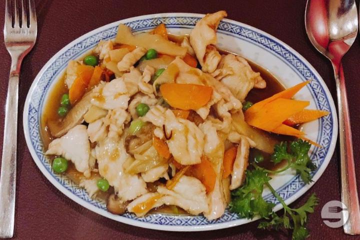 602. Poulet aux Pousses de Bambou et Champignons Parfumés - Fu Yiu