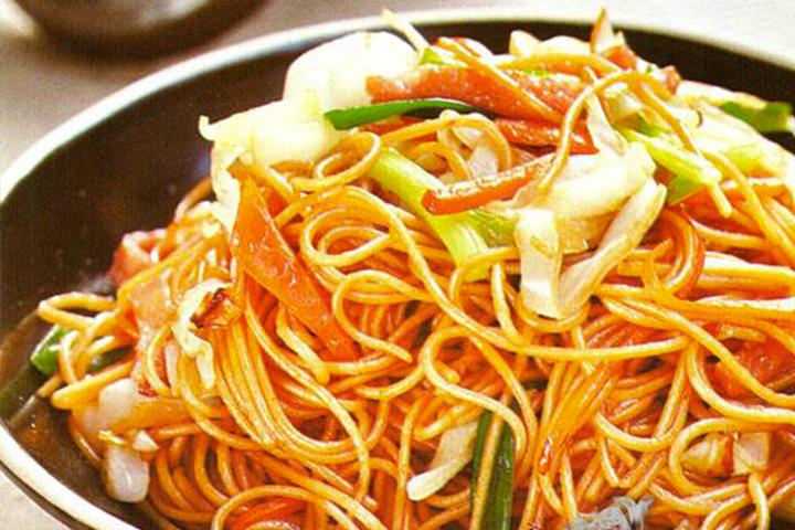 F4. Sautéed Vegetable Noodles - La Table des Nations