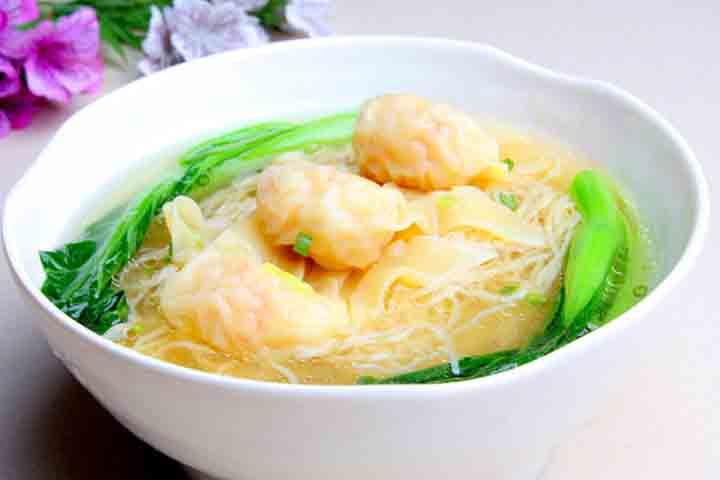 F8. Wonton and Noodle Soup - La Table des Nations