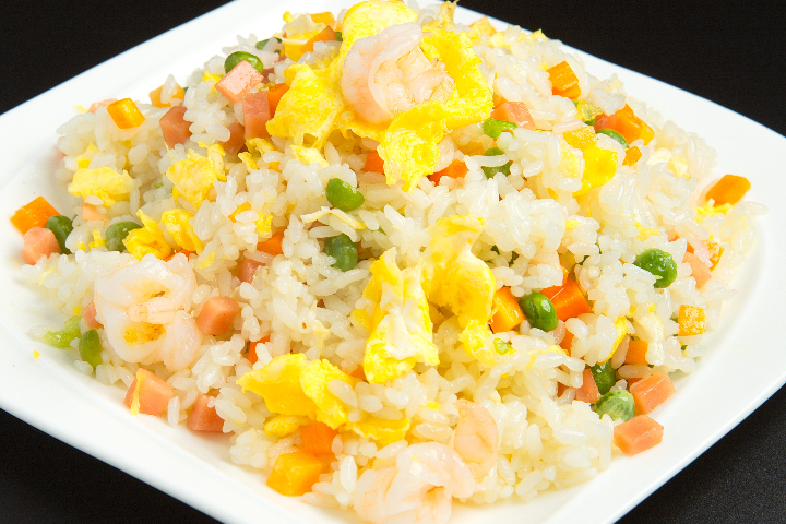 F9. Fried Rice with Shrimps - La Table des Nations