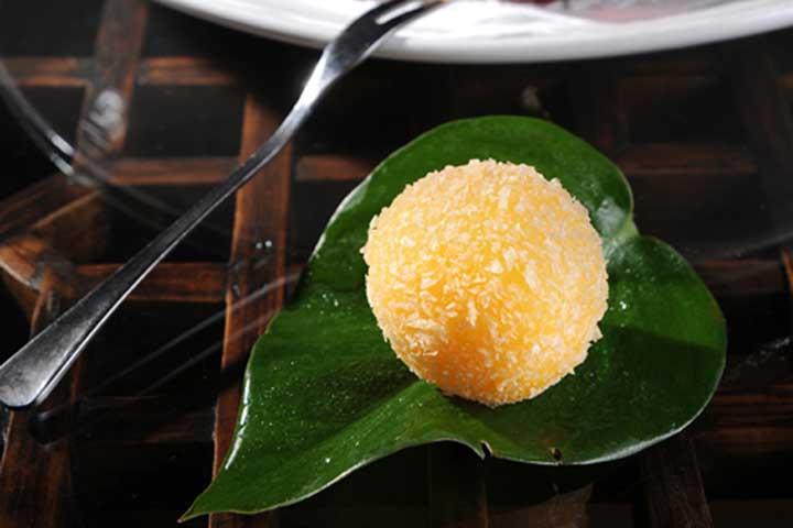 T6. Sticky Rice Ball Fritter - La Table des Nations