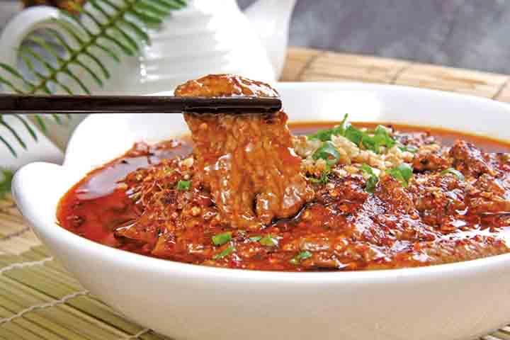 C17. Sichuan Boiled Beef - La Table des Nations
