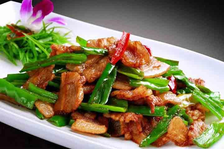 C18. Sautéed Pork Sichuan Style - La Table des Nations