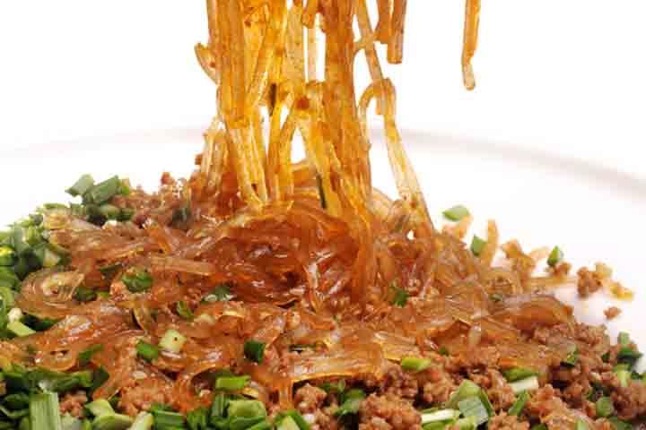 C19. Fried Vermicelli with Ground Meat - La Table des Nations