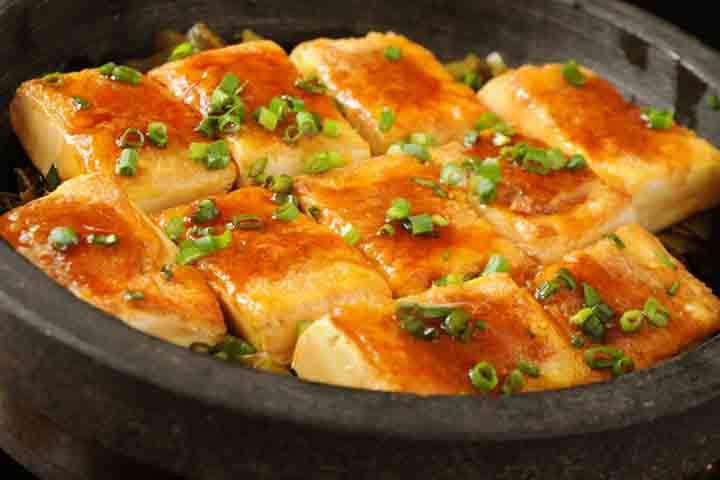 C21. Grilled Tofu on a Bed of Egg - La Table des Nations