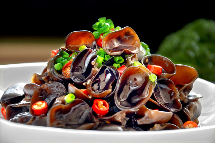 L5. Chinese Mushrooms with Vinegar Sauce - La Table des Nations