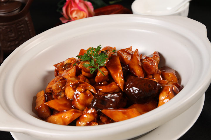 R4. Duck with Mushrooms and Bamboo Shoots - La Table des Nations