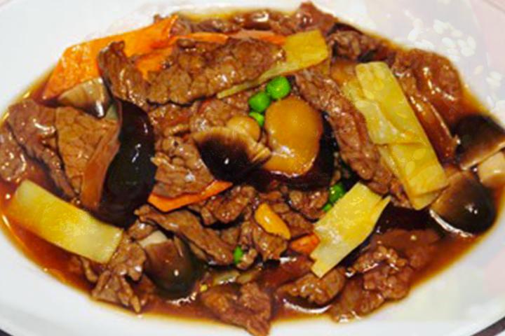 R4. Duck with Mushrooms and Bamboo Shoots - La Table des Nations