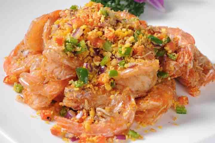 R12. Breaded Shrimp with Garlic and Chili Pepper - La Table des Nations