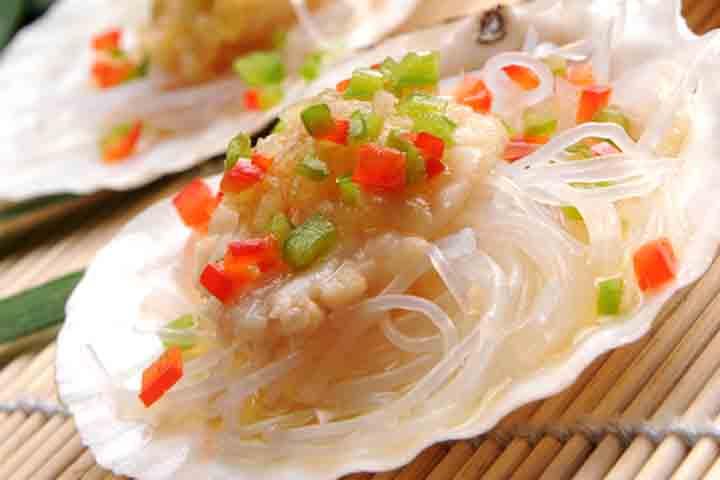 C1. Steamed Scallops with Vermicelli and Garlic Sauce - La Table des Nations