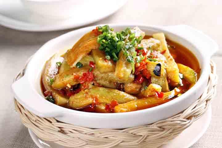 S5. Braised Eggplant with Beef - La Table des Nations