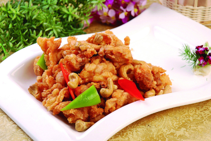 R40. Spicy Chicken with Caramel - La Table des Nations
