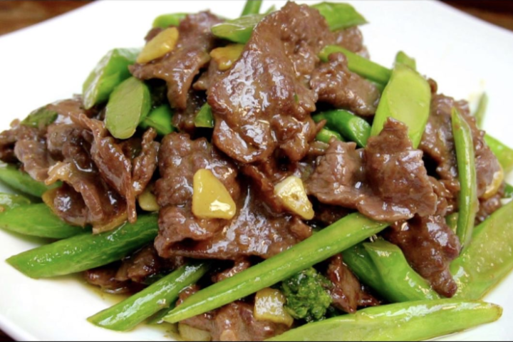R44. Sautéed Beef with Vegetables - La Table des Nations