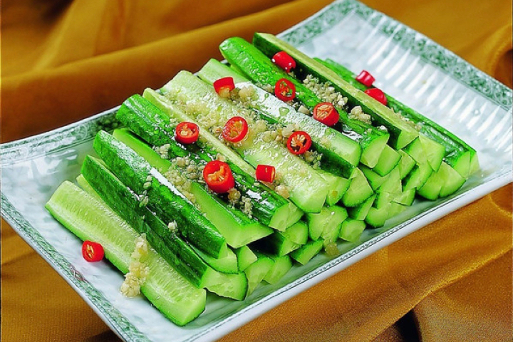 L9. Cucumber with Garlic - La Table des Nations
