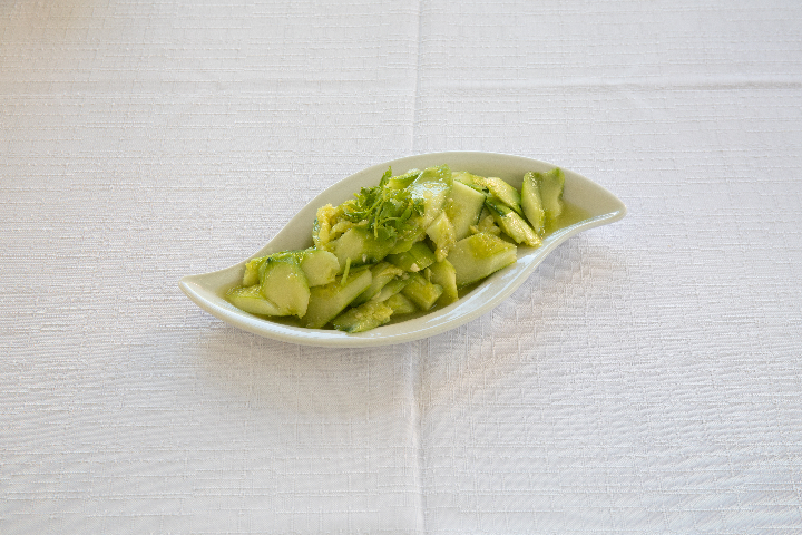 L9. Cucumber with Garlic - La Table des Nations