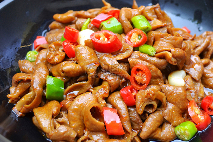 C23. Boyaux de porc sauté au wok - La Table des Nations