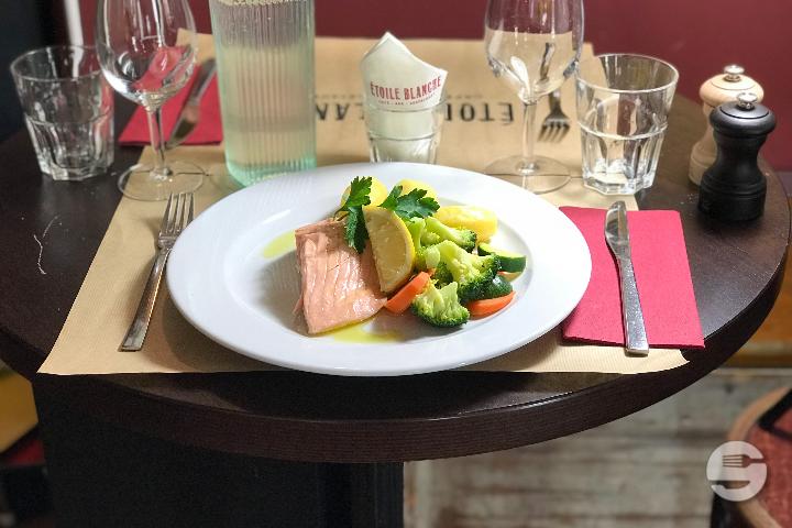 Salmon Label Red Steam - Etoile Blanche