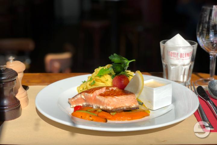 Grilled Salmon Filet - Etoile Blanche
