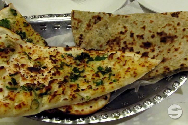 Naan au Légumes - Royal India