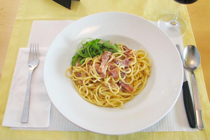 74. Spaghetti "Carbonara" - Die Tomate Steakhouse *
