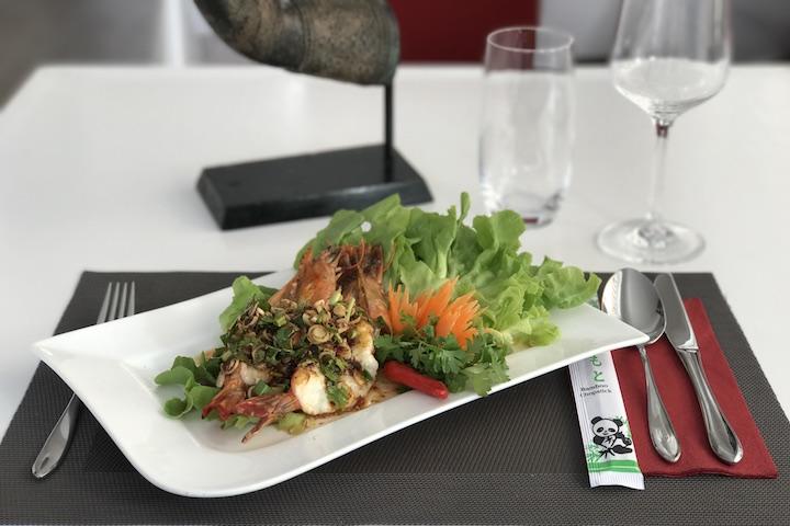 Grilled shrimps salad with lemongrass - Kruathai