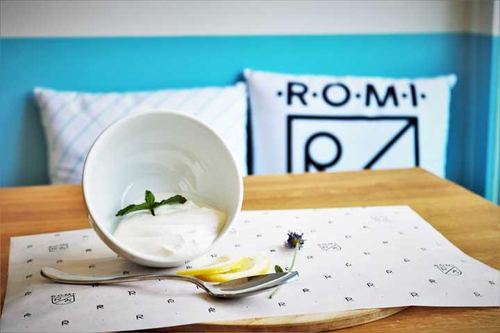 Griechisches Yoghurt mit Granola - R.O.M.I