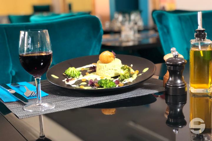 Jaune d'oeuf frit sur flan de brocoli - Caffè Bellini