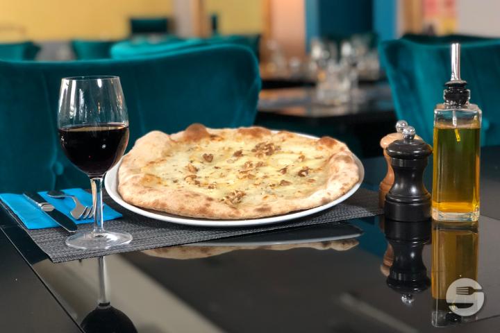 Pizza Gorgonzola - Caffè Bellini