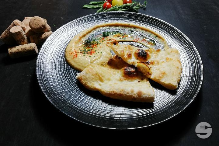 Homemade Hummus & Pizza bread - Caffè Bellini
