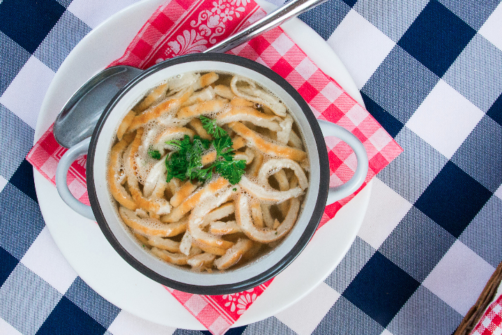 Flädlisuppe - Schnitzelhuus