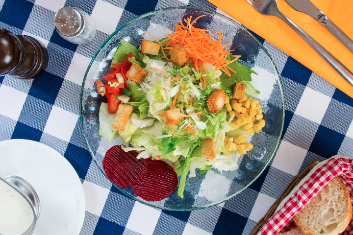 Frischer gemischter Vorspeisensalat - Schnitzelhuus