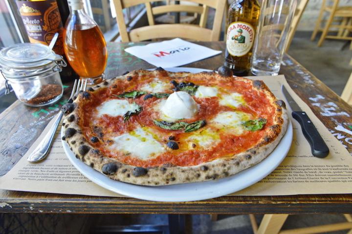 Pizza Margherita vera Napoli - Chez Mario - Autentico 1958