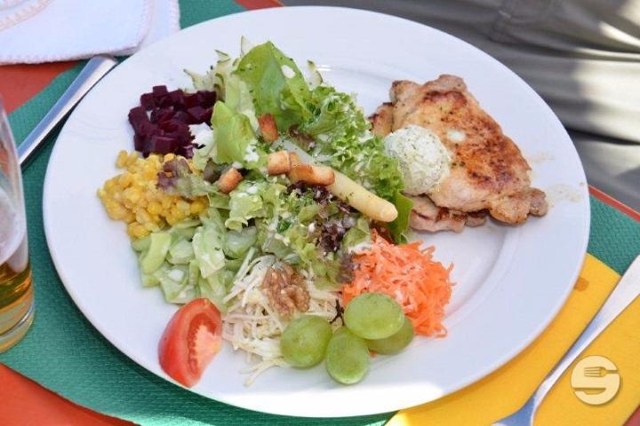 Fitnessteller Schwein - Farbhof Restaurant