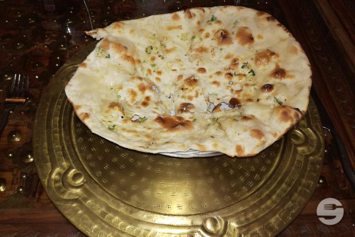 Knoblauch Naan - Crown of India