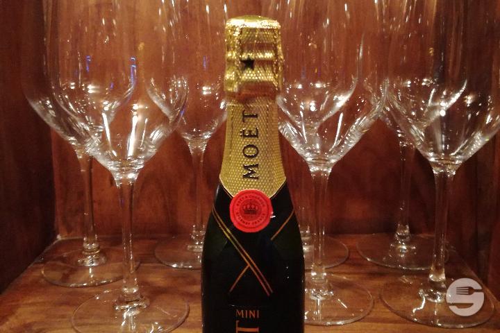 Cüpli Champagne - Crown of India