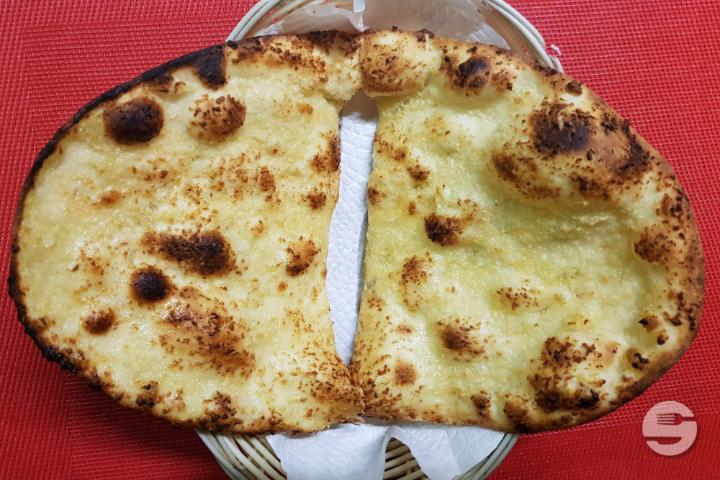 104 NAAN oder BUTTER NAAN - Flavour of India