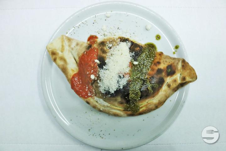 Pizza Calzone della Casa - La Mimosa