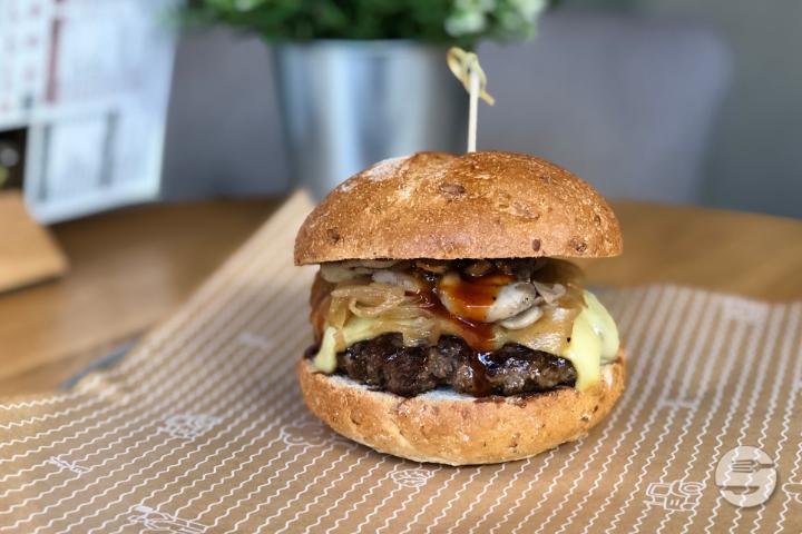 Burger Adopted Luke - B.GOOD