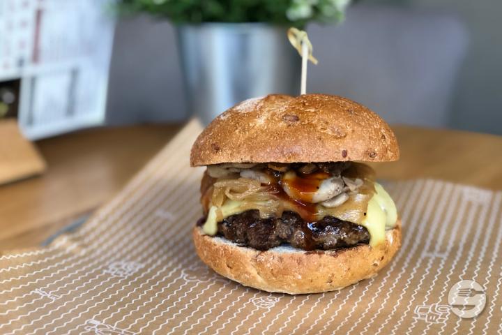 Burger Adopted Luke - B.GOOD