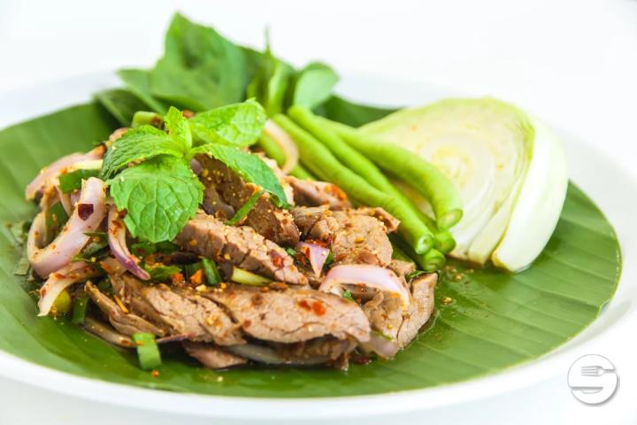 12. Scharfer Isaan Salat mit mariniertem Rindsfilet - Moreeda *