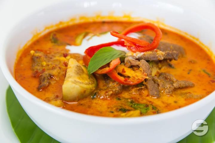 16. Rotes Thai-Kokoscurry mit Poulet - Moreeda *