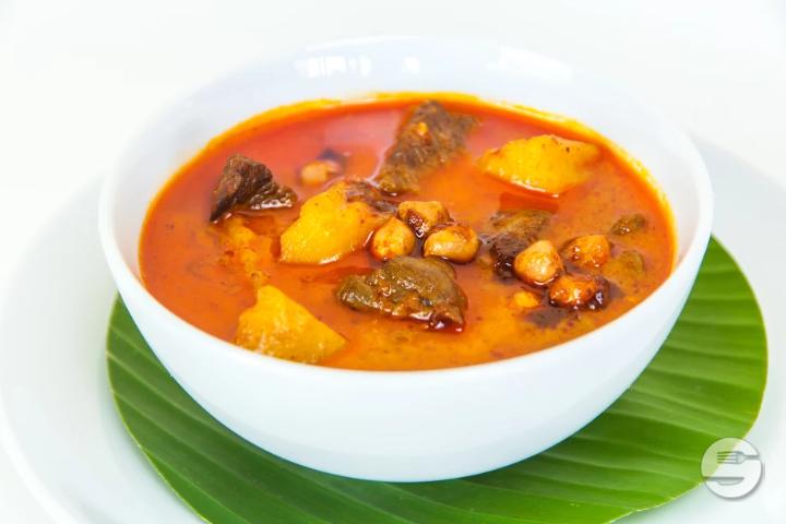 23. Mildes Südthailändisches Erdnuss-Curry mit Tofu (Vegie) - Moreeda *