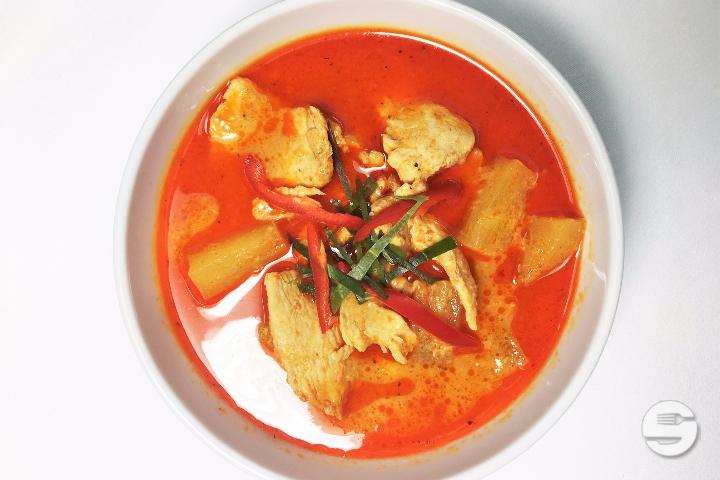 24. Eingedicktes Rotes Curry mit Poulet - Moreeda *