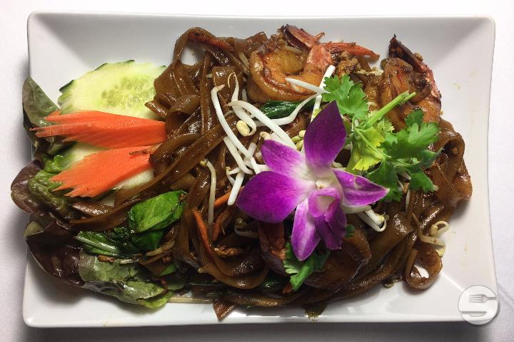51. Gebratene Reisnudeln mit Thailändischem Broccoli und Crevetten - Moreeda *