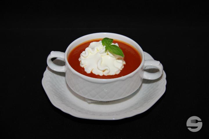 Tomatenrahmsuppe mit Basilikum - Hotel Bramen