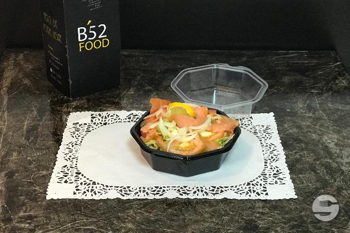 Salad with tomatoes, garlic and basilic - B52 Food
