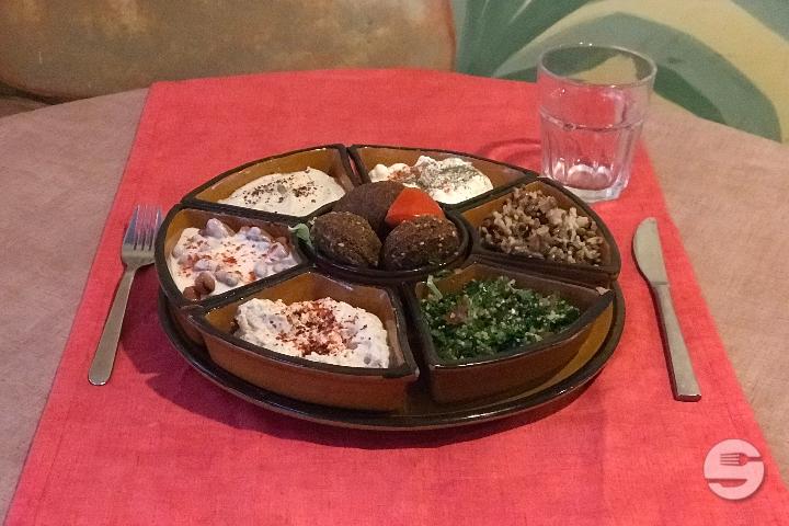Lebanese plate - Oriental Food