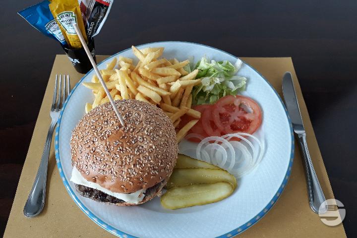 Cheeseburger - Shamrock Pub