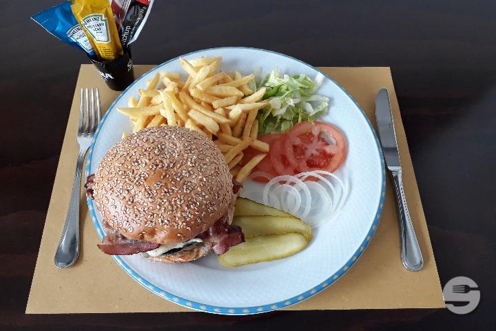 Bacon Cheeseburger - Shamrock Pub