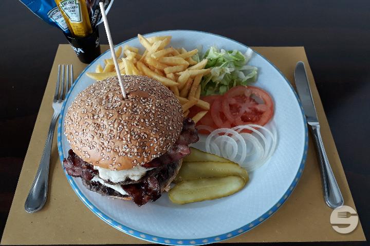 Double Burger - Shamrock Pub
